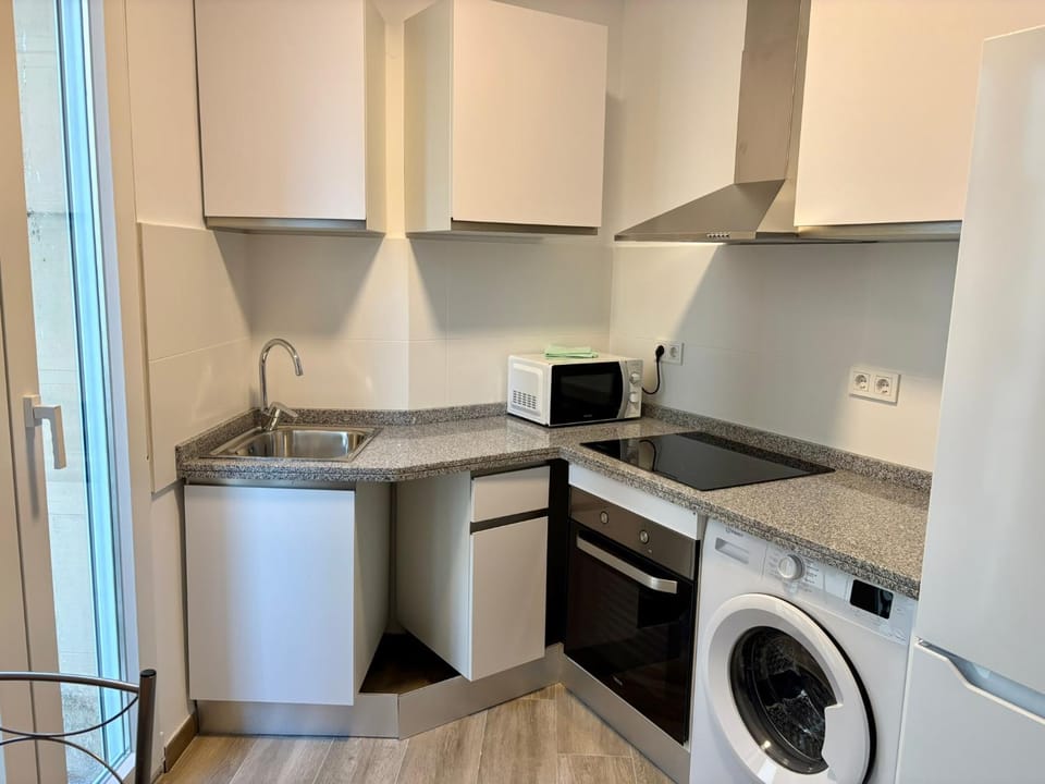 Kitchen or kitchenette, oven, stove, washing machine