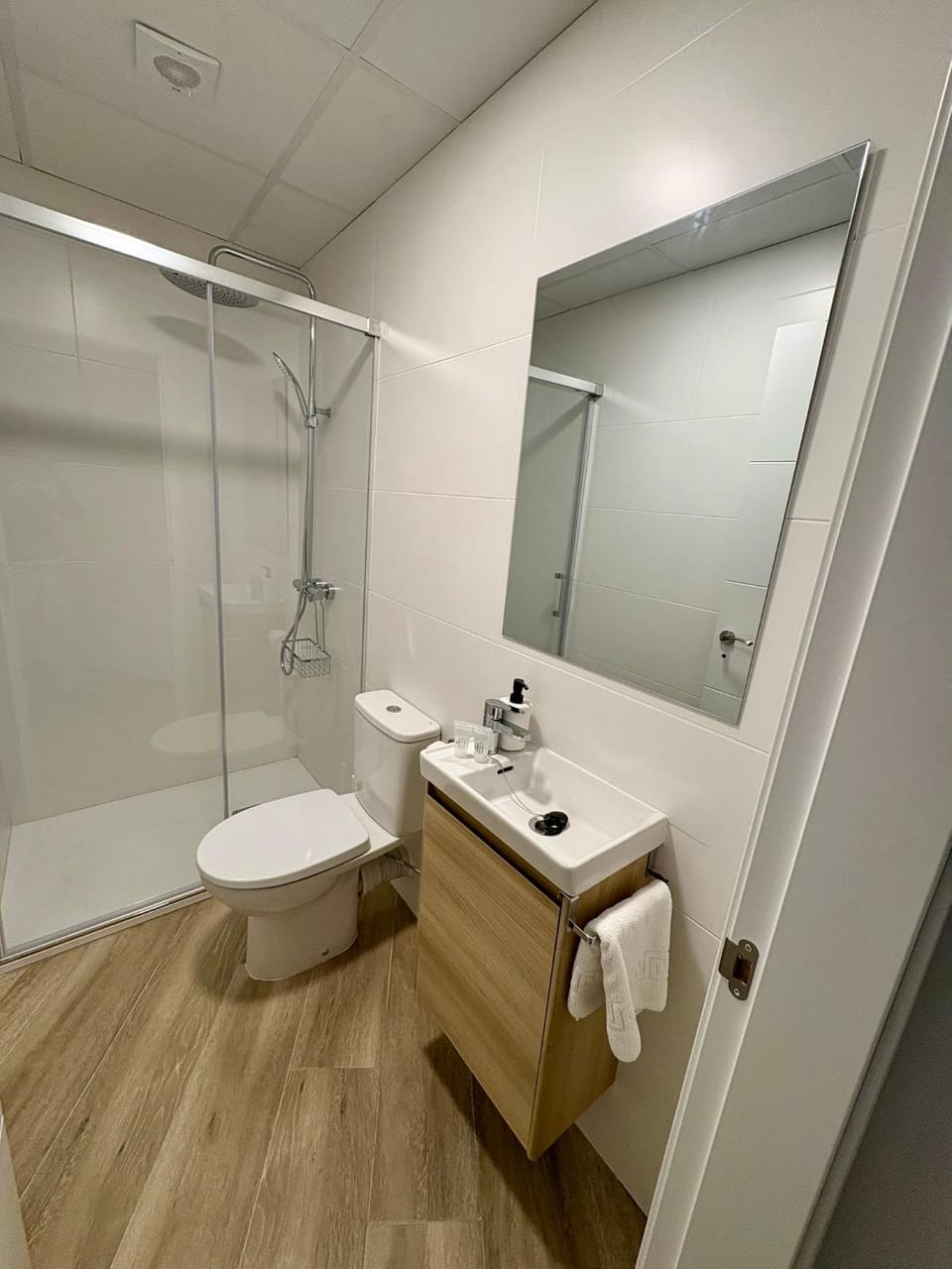 Shower, Bathroom, towels