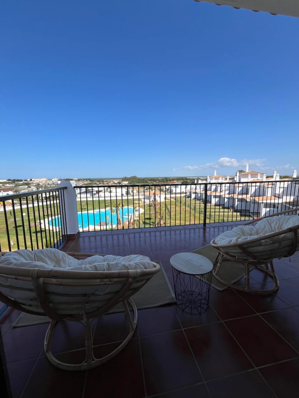 Natural landscape, View (from property/room), Balcony/Terrace, Pool view, sunbed