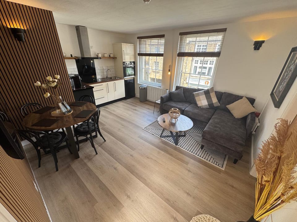 Kitchen or kitchenette, Living room