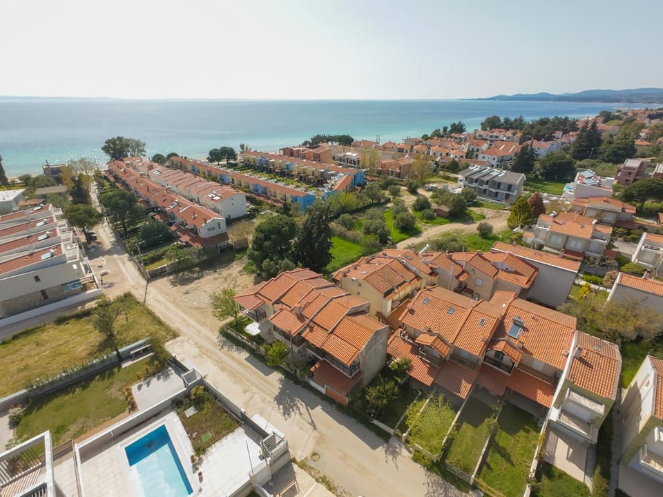 Property building, Bird's eye view, Location