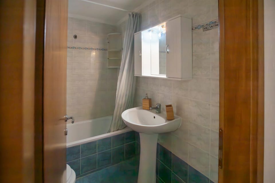 Shower, Toilet, Bathroom, Bath