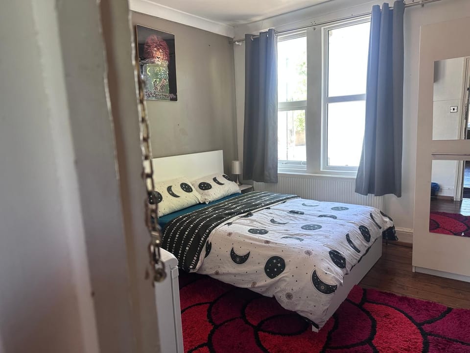 3B-10min City Airport Parking No Parties allowed Apartment in London