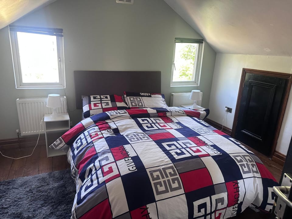 3B-10min City Airport Parking No Parties allowed Apartment in London