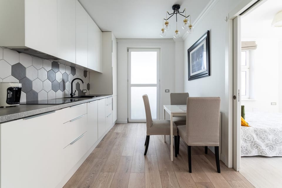 Kitchen or kitchenette, Dining area, stove