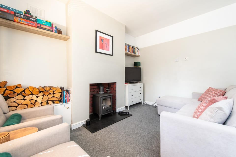 Central 2 BR Cosy House House in Rugby