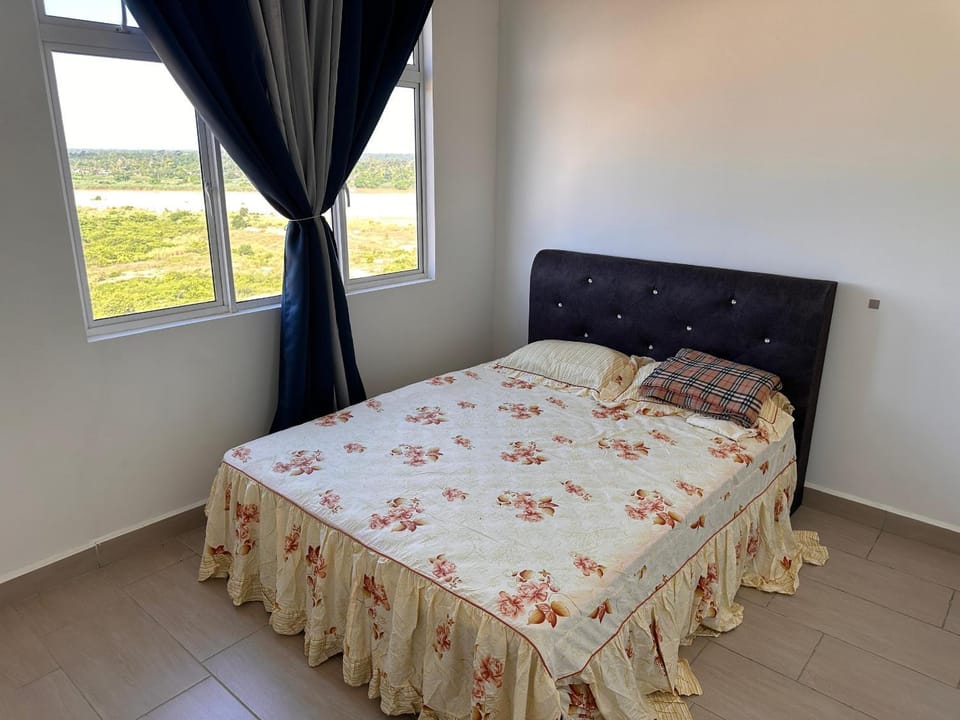Bedroom, River view
