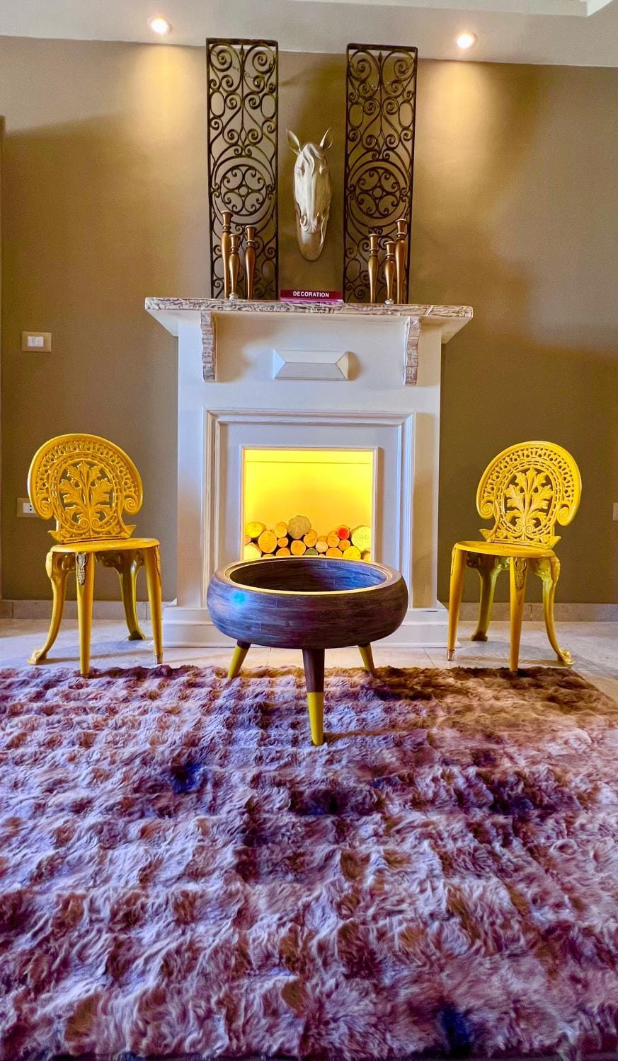 Decorative detail, Seating area, fireplace