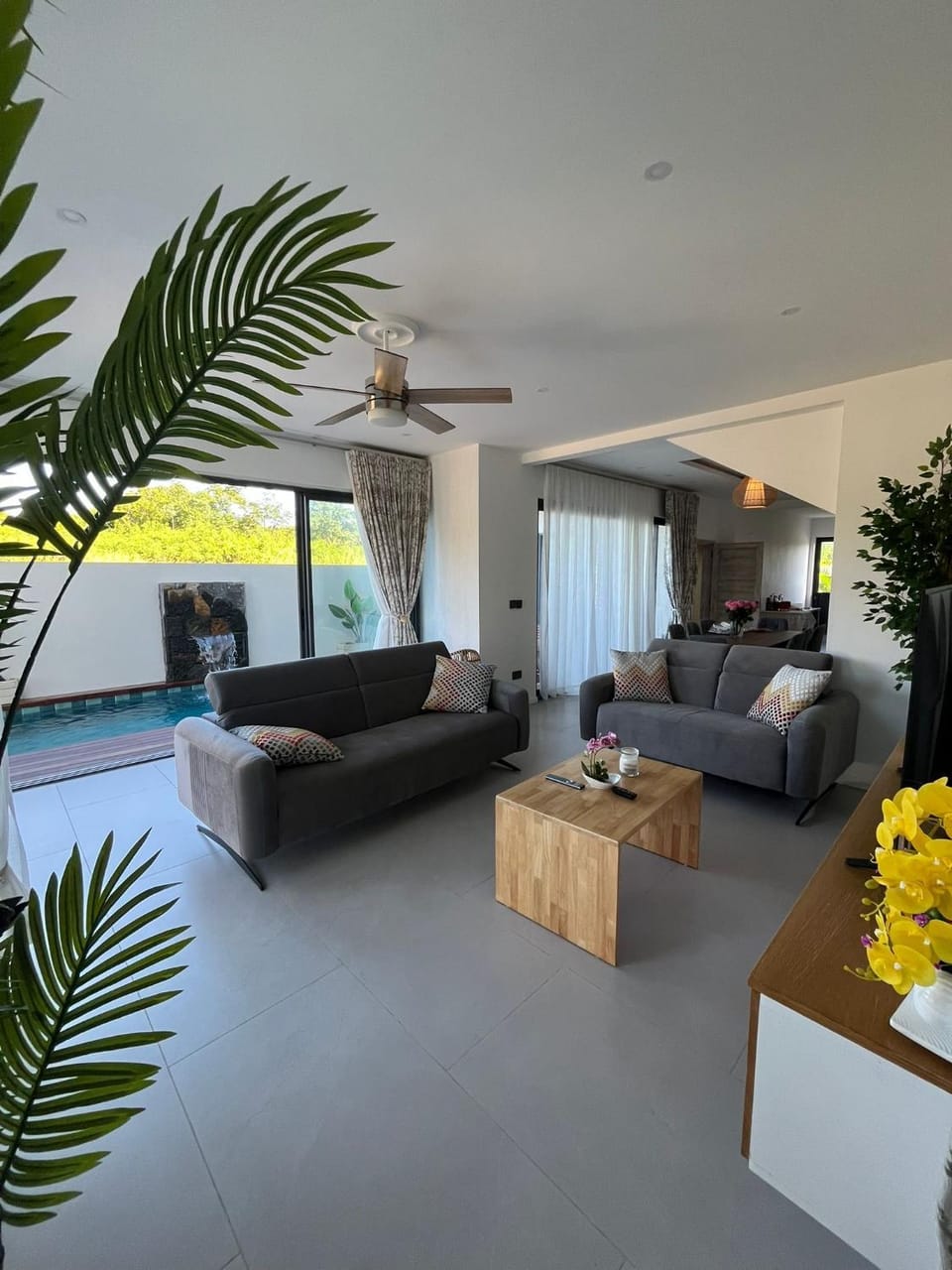 Living room, Seating area