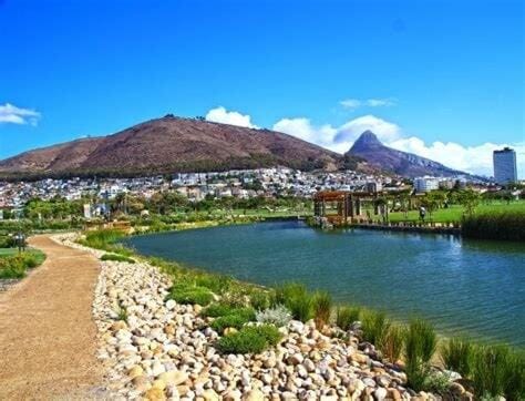The Big Blue - beach living near V&A Waterfront Apartment in Cape Town