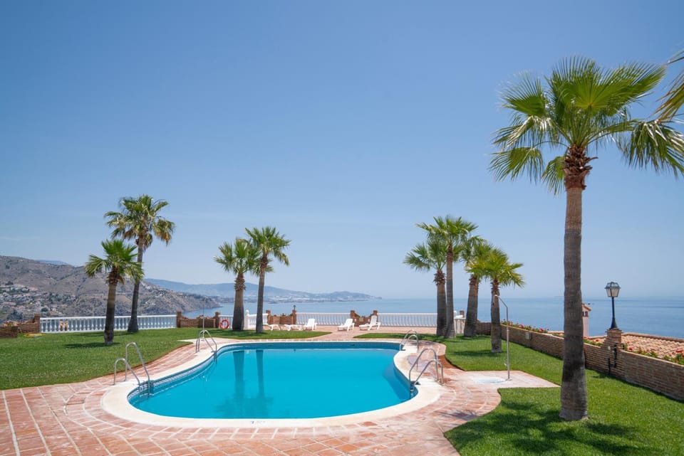 Nearby landmark, Natural landscape, Sea view, Swimming pool, sunbed