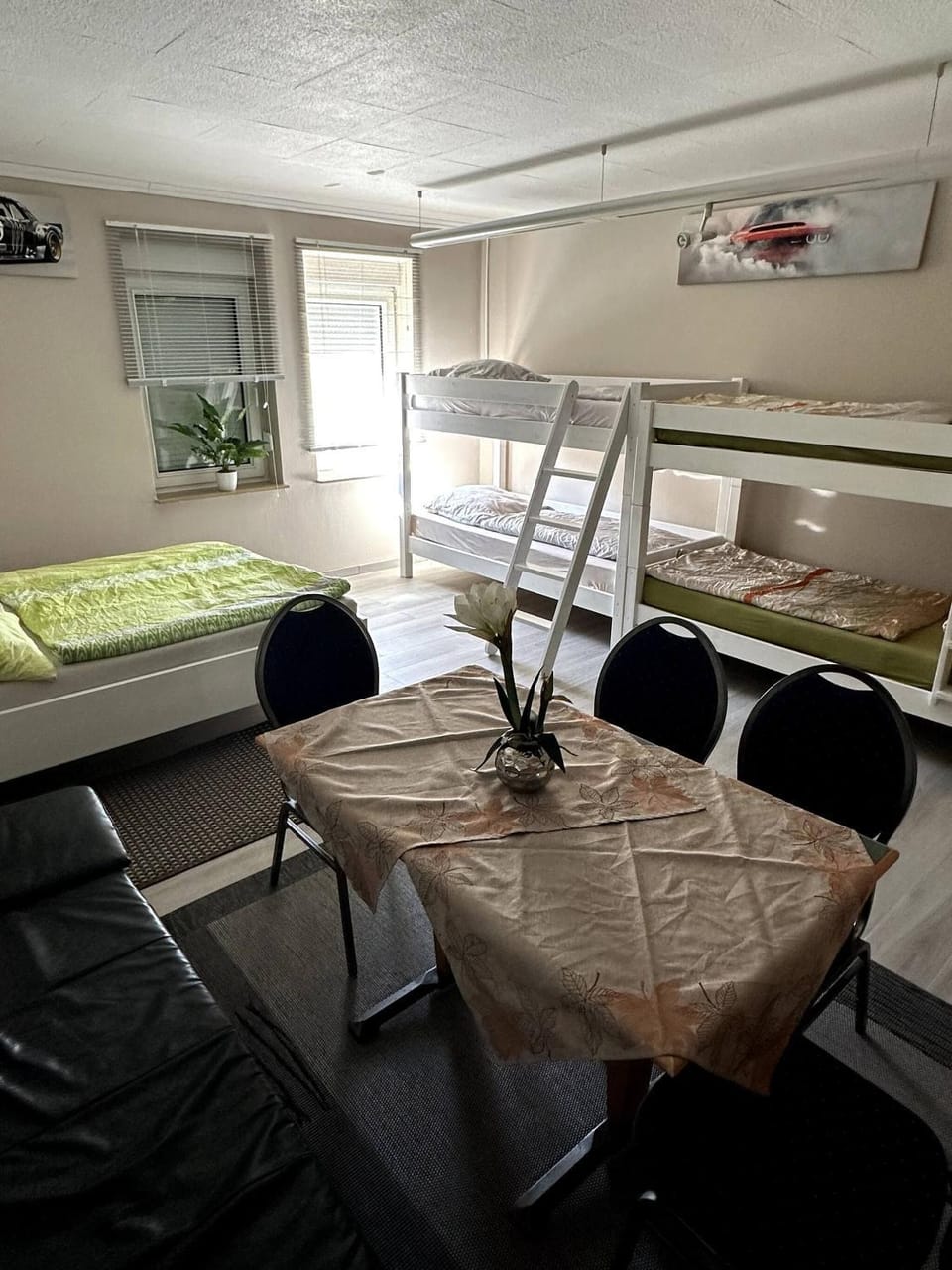 Bed, Dining area, Bedroom