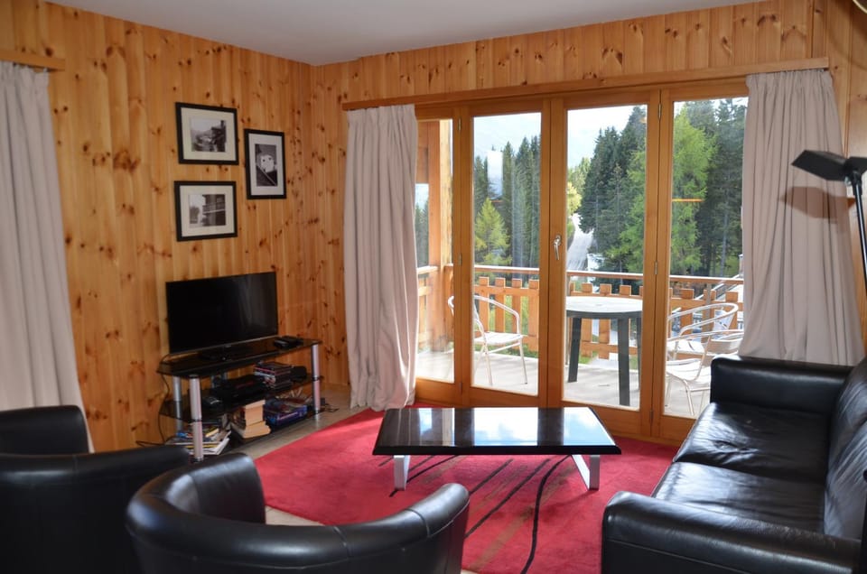 Living room, Mountain view