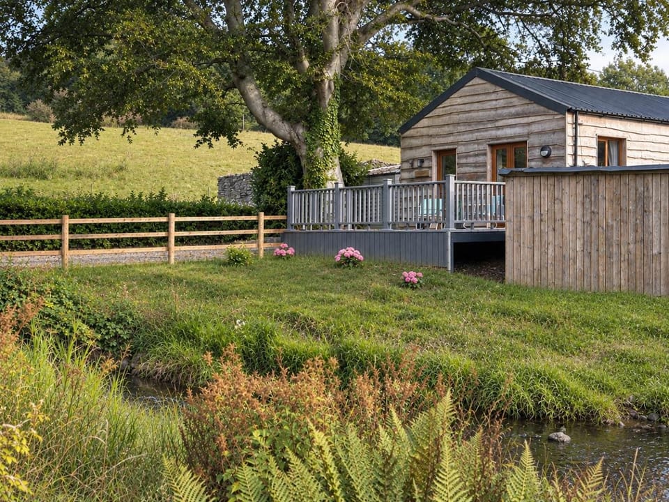 Cysgod y Coed Luxury Riverside Retreats House in Wales