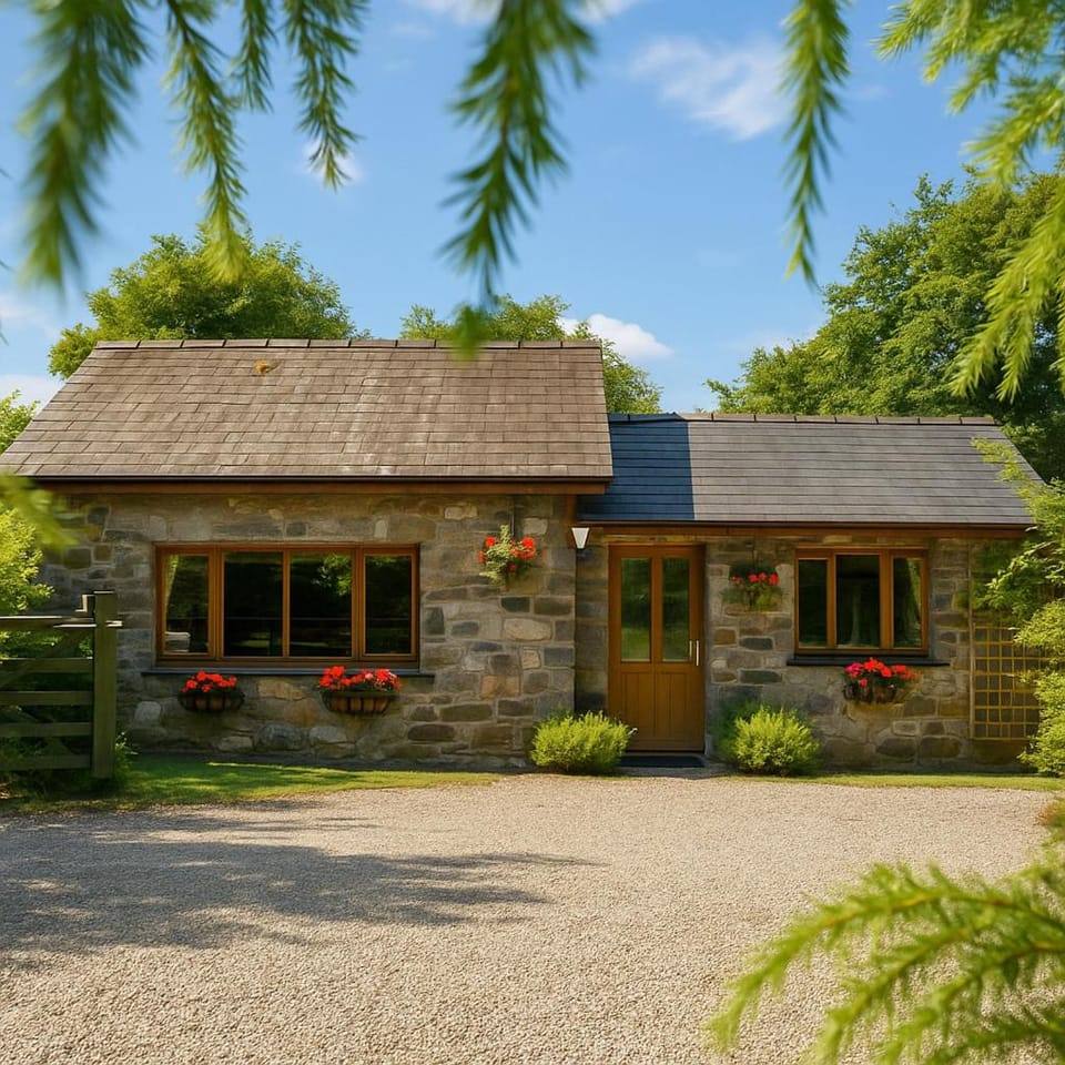 Cysgod y Coed Luxury Riverside Retreats House in Wales