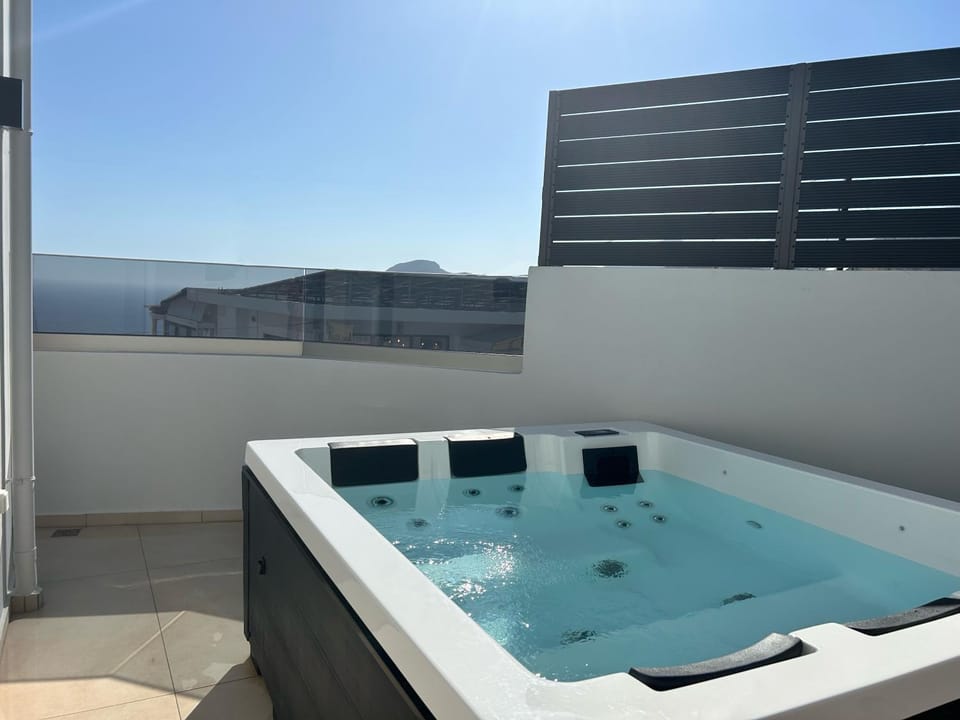 Day, Hot Tub