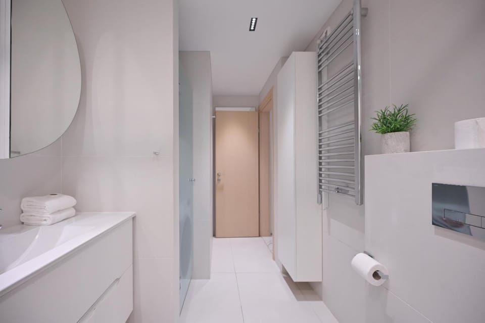 Bathroom, towels