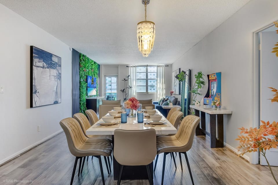 Seating area, Dining area