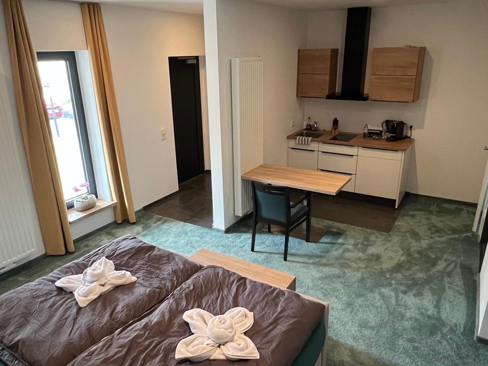 Kitchen or kitchenette, Photo of the whole room, Dining area, minibar
