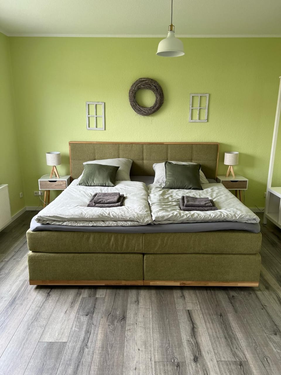 Bed, Photo of the whole room, Bedroom, towels