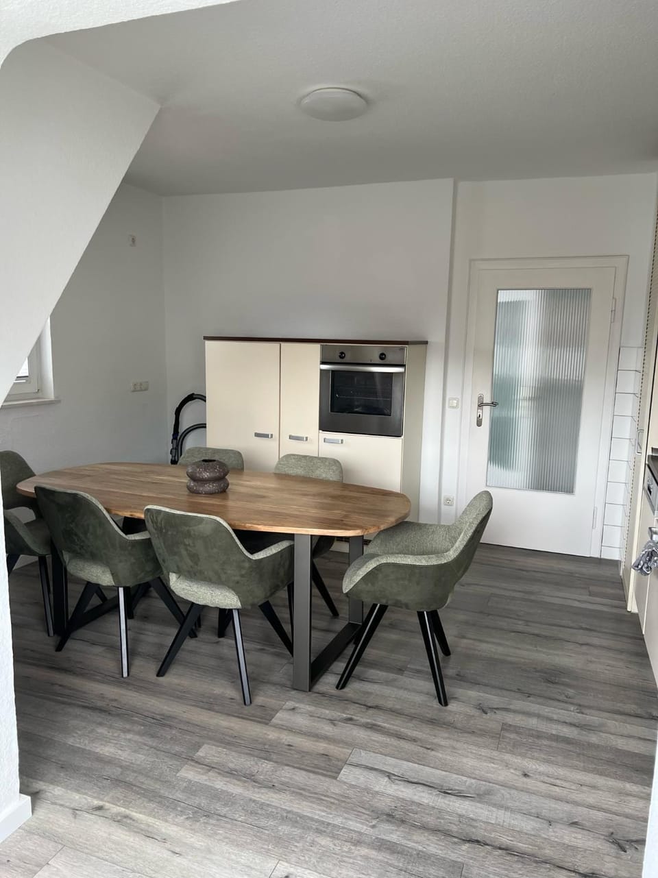 Kitchen or kitchenette, Dining area, oven