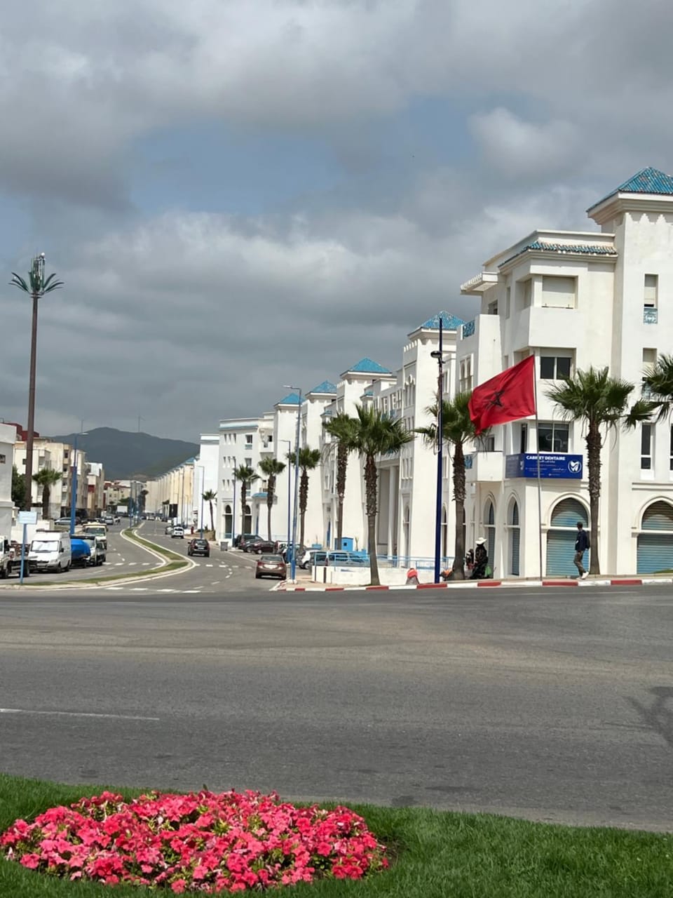 Property building, Neighbourhood, Mountain view, Street view, Location