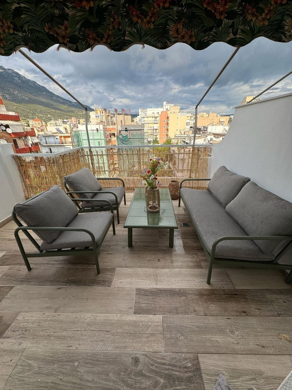 The Balcony Nest Apartment in Euboea