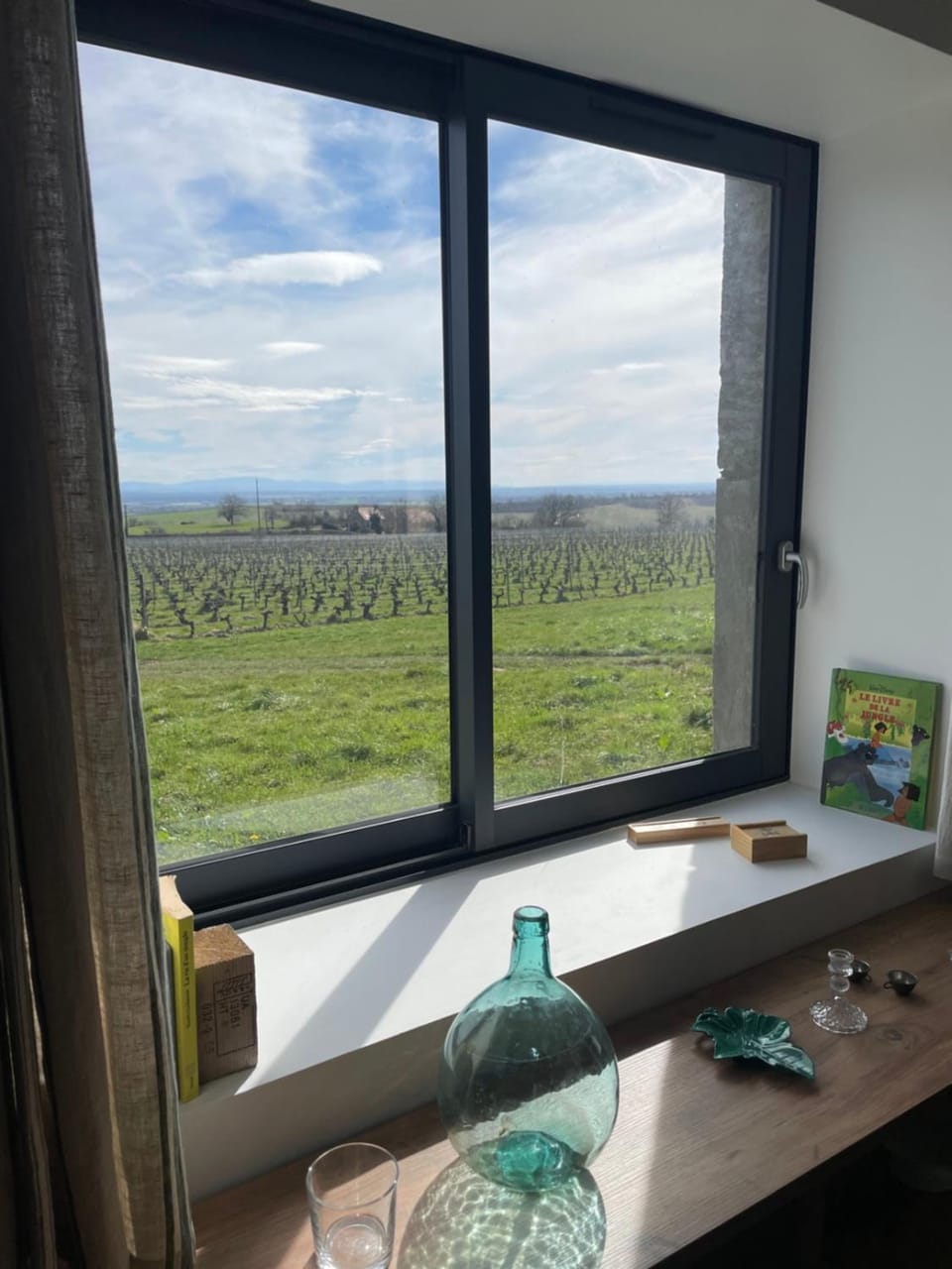 View (from property/room), Living room, Landmark view
