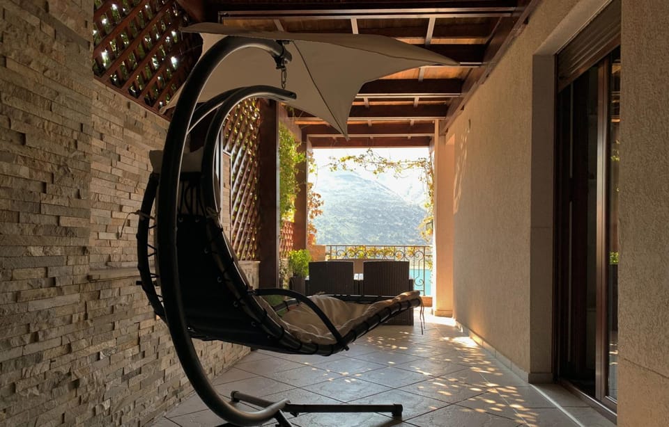 View (from property/room), Balcony/Terrace, Seating area, sunbed