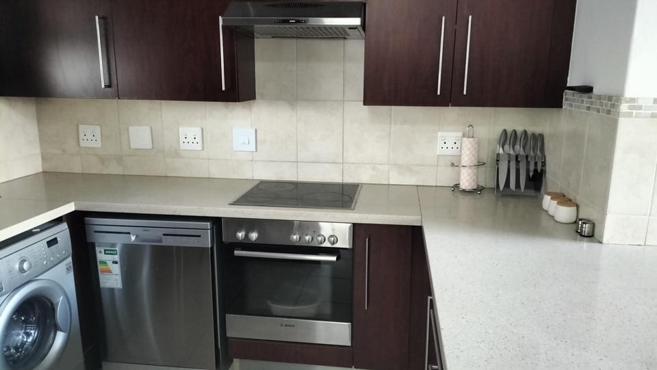 Cosy Well-lit Sandton en-suites apartment Apartment in Sandton