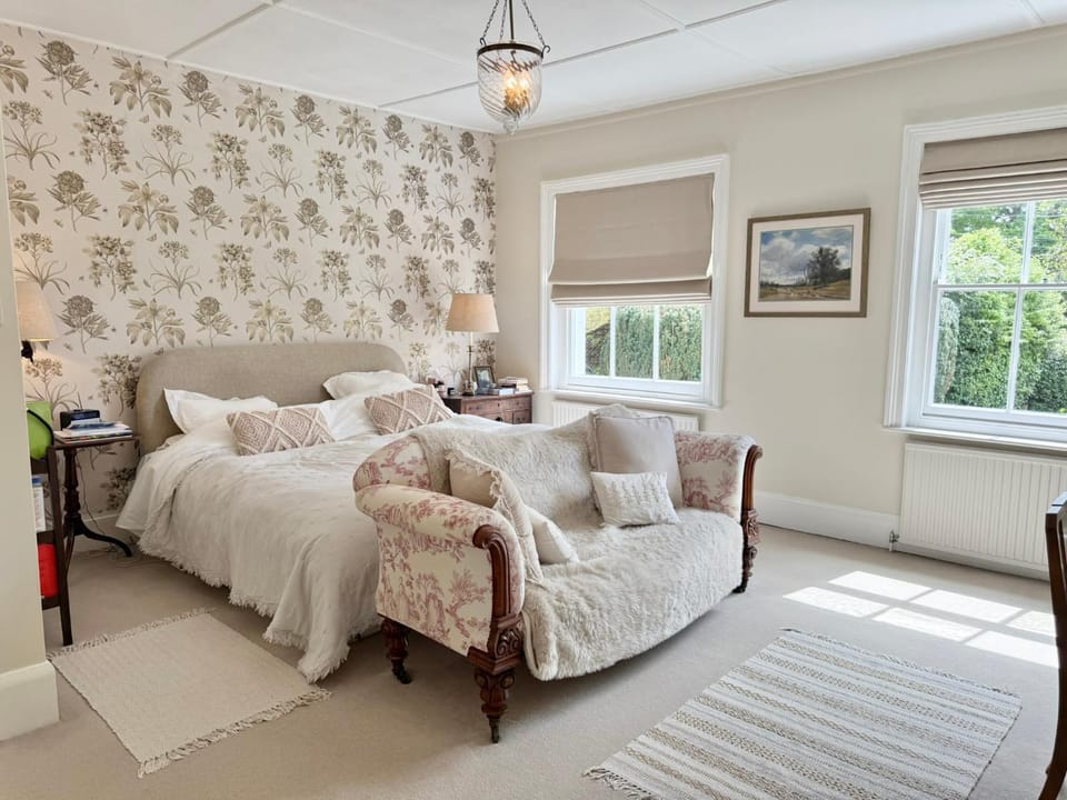 Tranquil Seaside Cottage by NewFo House in Milford on Sea