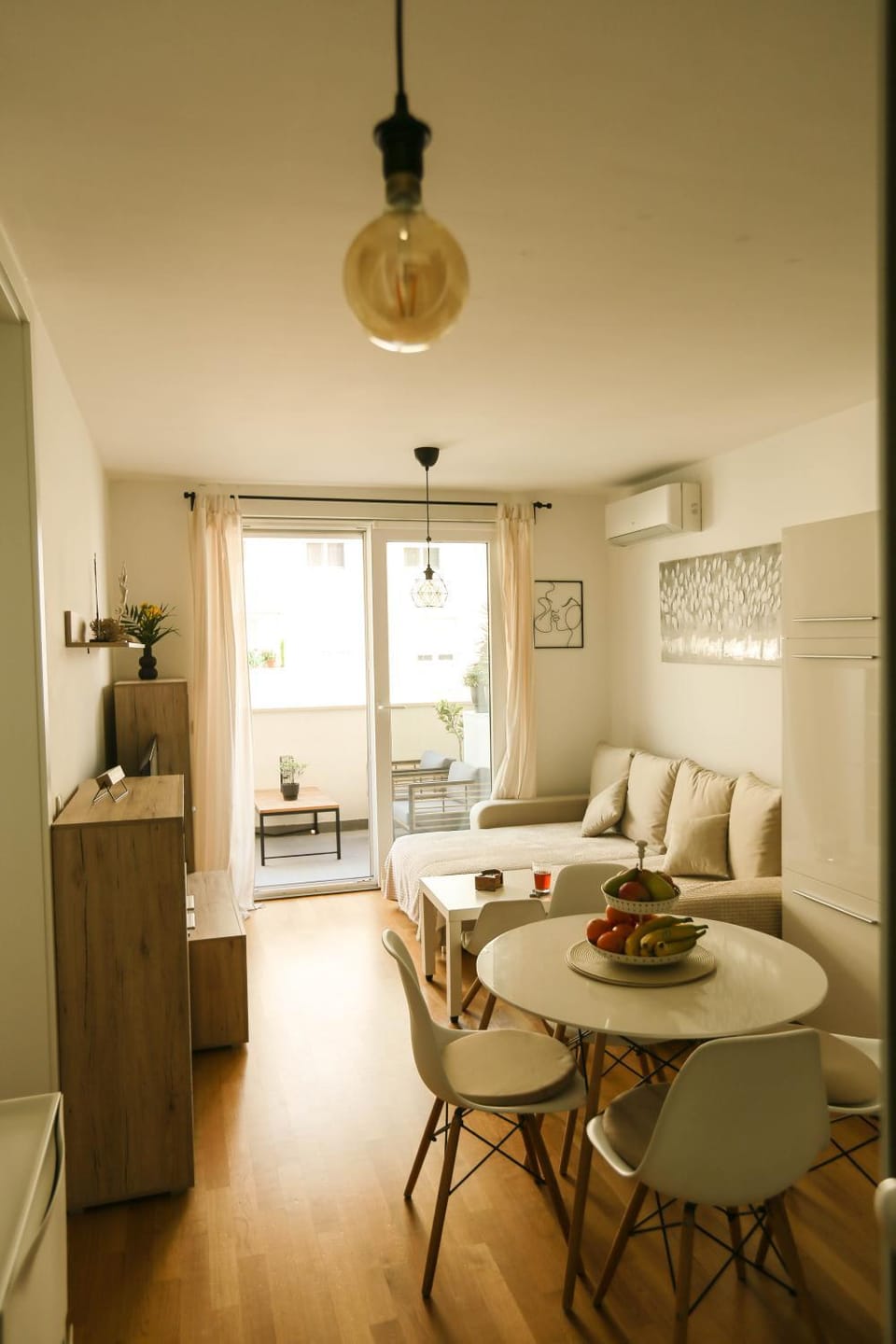Living room, Seating area, Dining area, air conditioner