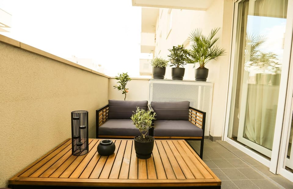 View (from property/room), Balcony/Terrace, Living room, Seating area