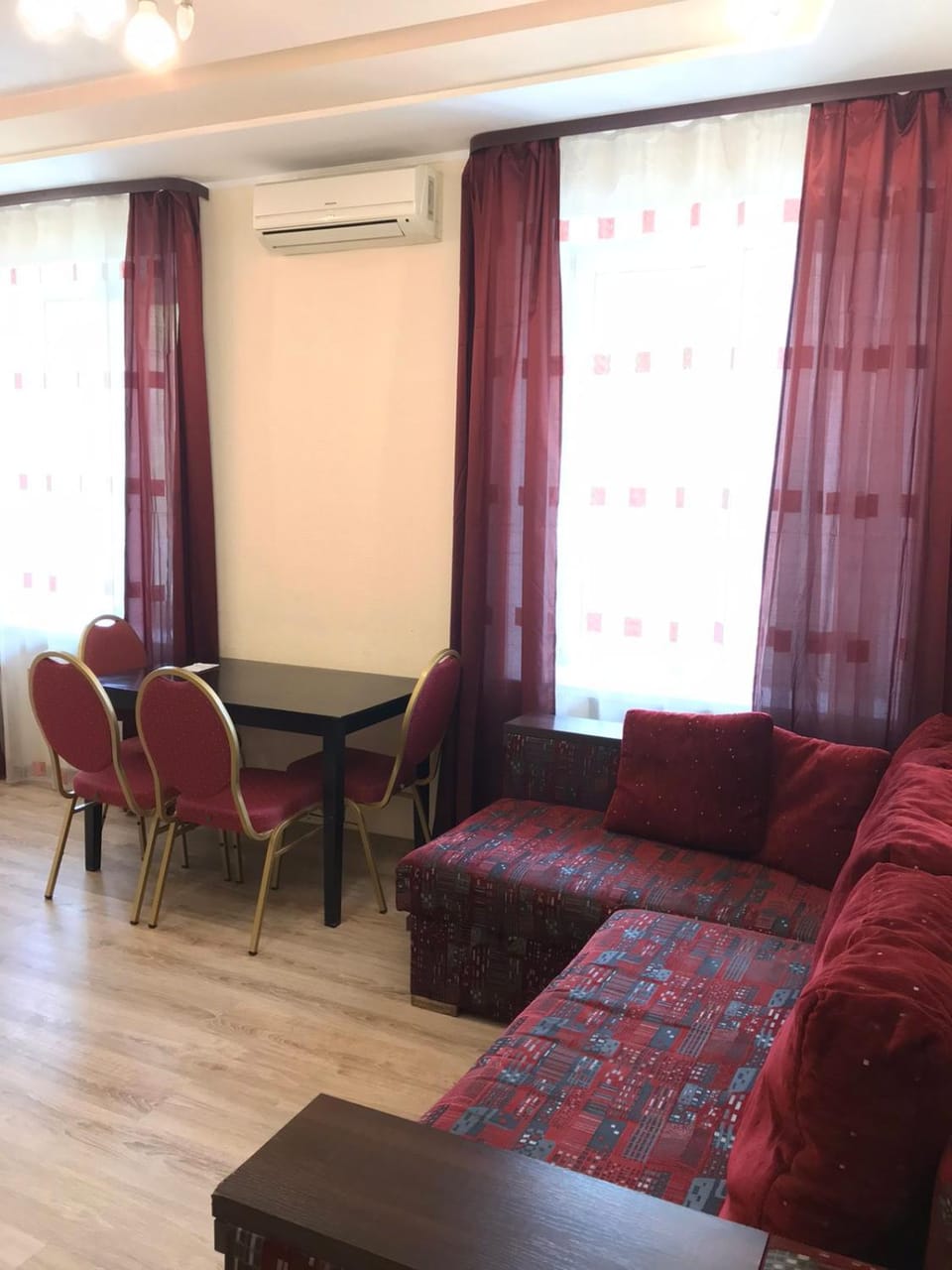 Living room, Photo of the whole room