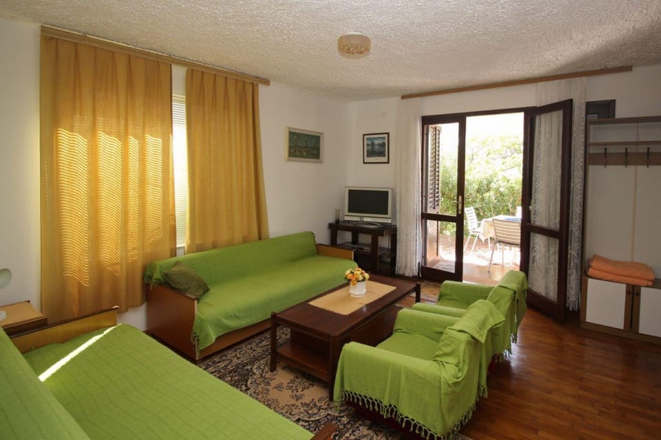 Living room, Photo of the whole room, Seating area