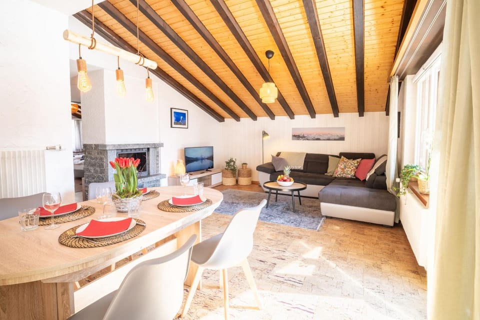 Living room, Dining area