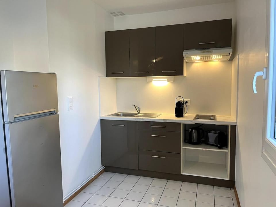 Coffee/tea facilities, oven, toaster
