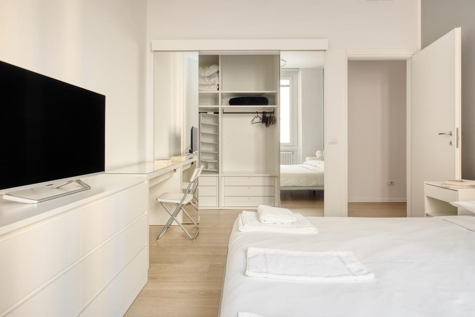 Bed, TV and multimedia, Bedroom, wardrobe