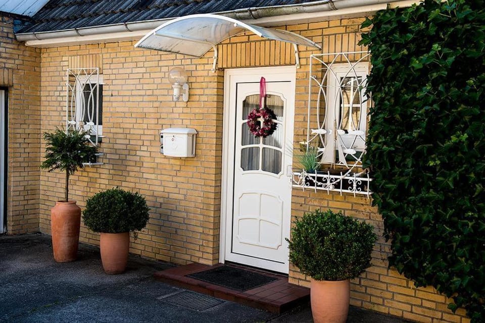 Property building, Facade/entrance
