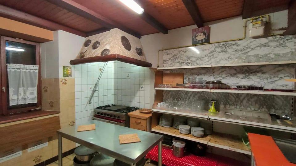 Kitchen or kitchenette