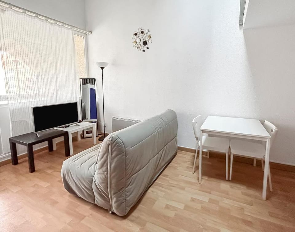 TV and multimedia, Living room, Dining area