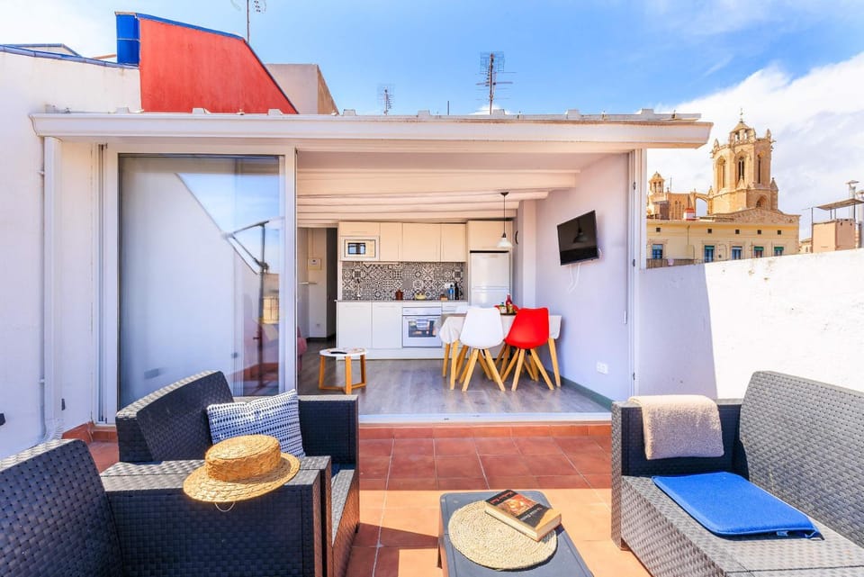 Merceria Suites Top Floor with Terrace - Unik Vacation Apartment in Tarragona