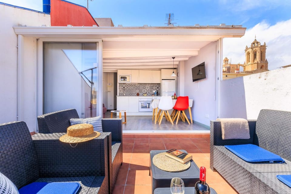 Merceria Suites Top Floor with Terrace - Unik Vacation Apartment in Tarragona