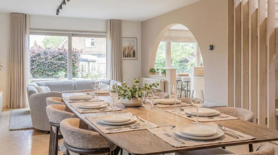 Living room, Seating area, Dining area, Garden view