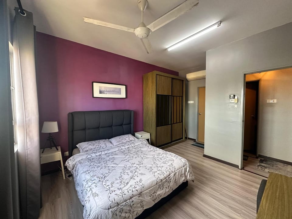 Bed, Photo of the whole room, Bedroom, wardrobe, air conditioner