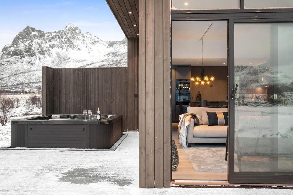 Hot Tub, View (from property/room), Balcony/Terrace, Mountain view