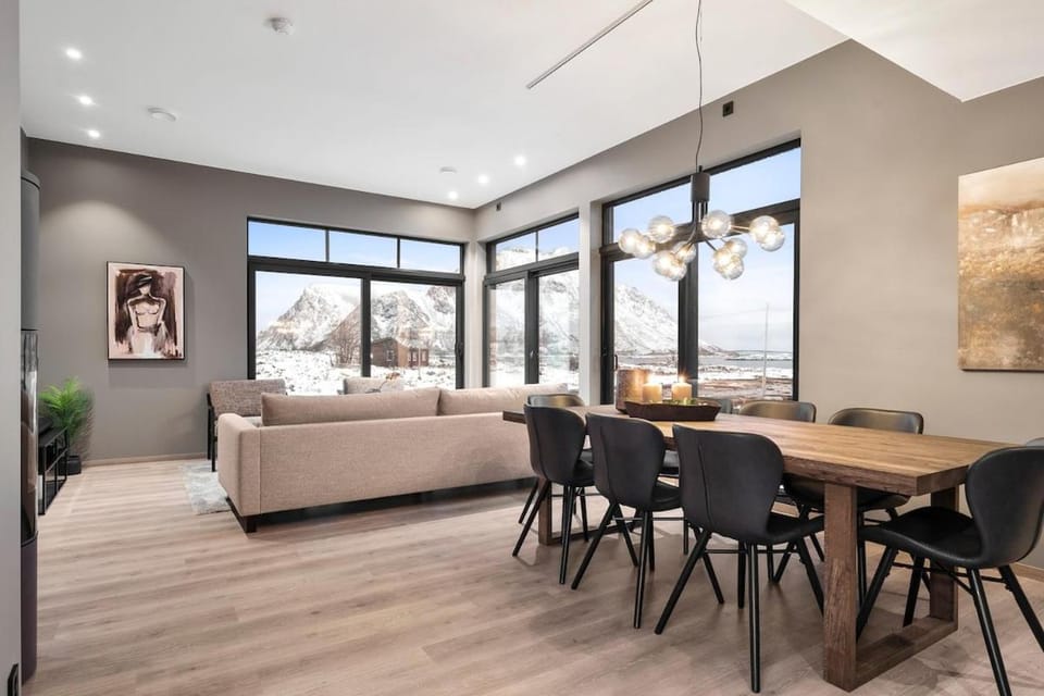 Living room, Seating area, Dining area