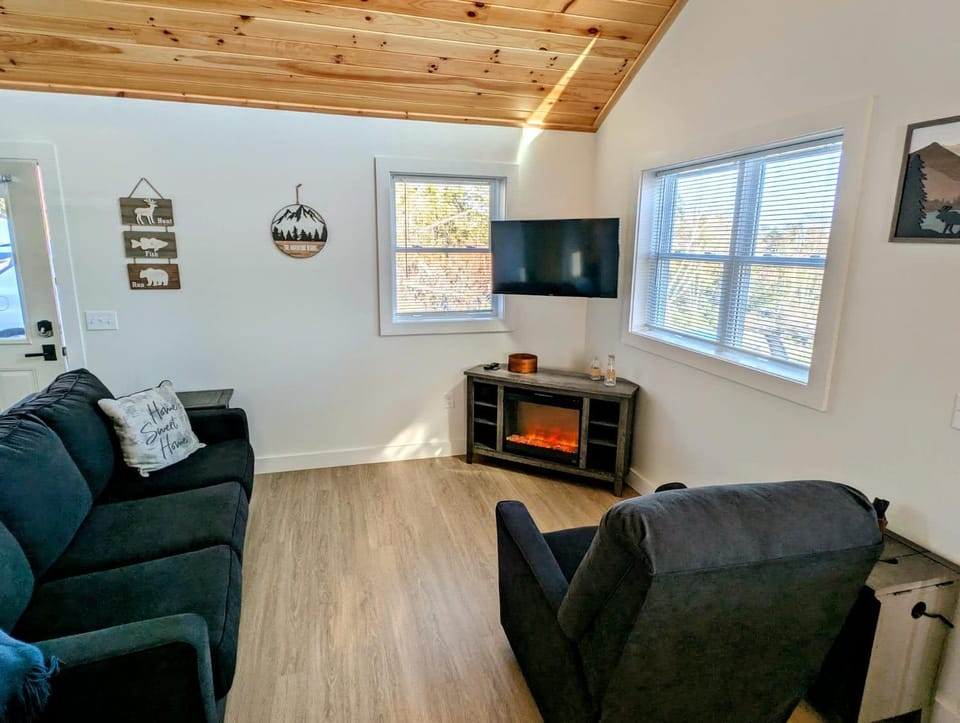 Acadia Sunset Fishing Cabin #1 family beach 1 dog Cabin in Sullivan