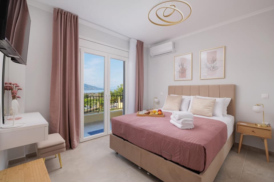 Bed, TV and multimedia, Photo of the whole room, Bedroom, towels, air conditioner