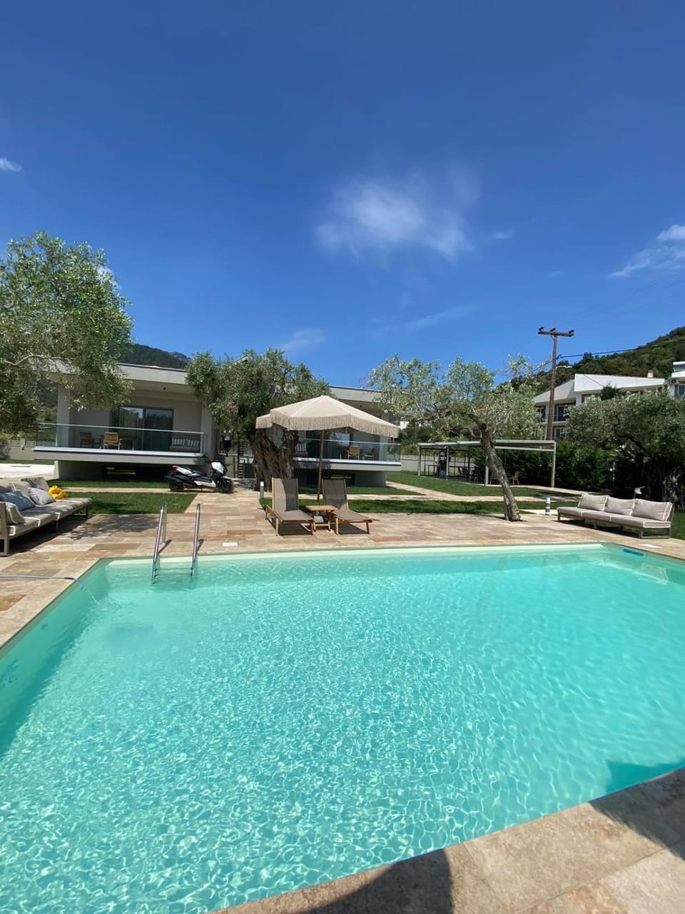 Day, Swimming pool, sunbed